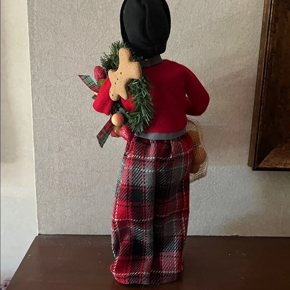 Festive Byers' Choice Grandparent Shopper Caroler 2003